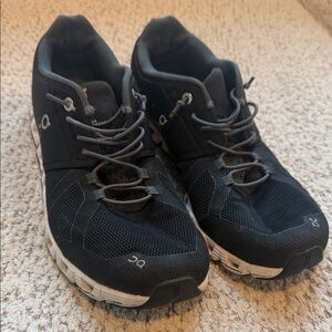 On Running‎ Women’s 9 Black and White Athletic Shoes Flaw see pic